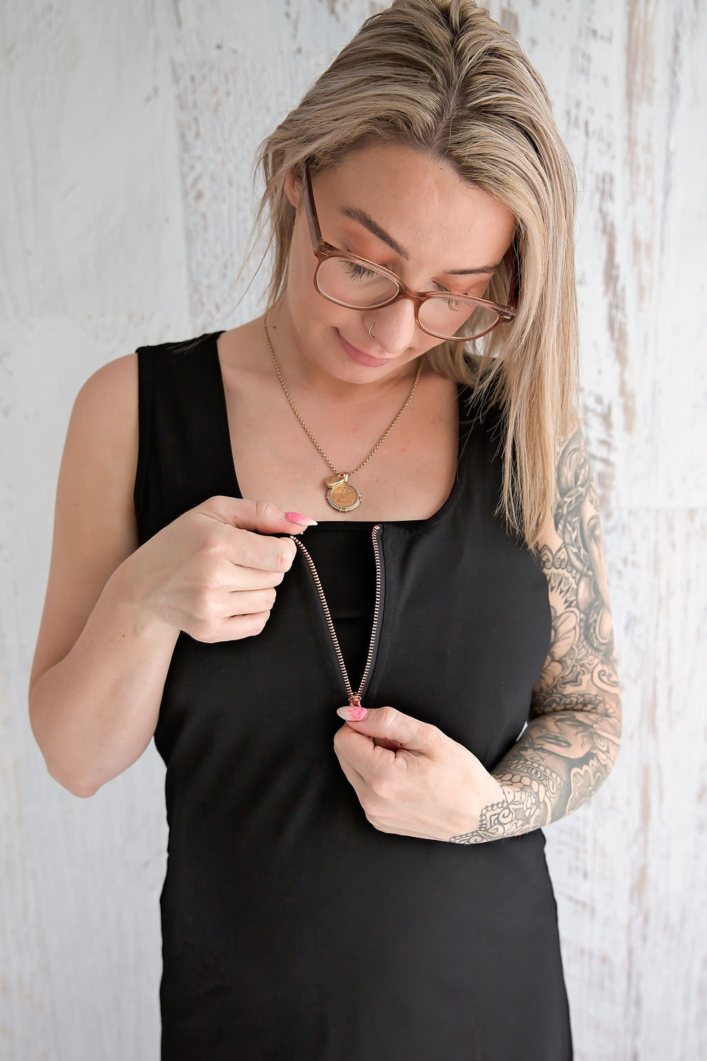 Rose Gold Zipper Dress - Black - Flourish Maternity Breastfeeding Dresses NZ Maternity Dresses New Zealand online mum and baby shop. Postpartum zipper close up.